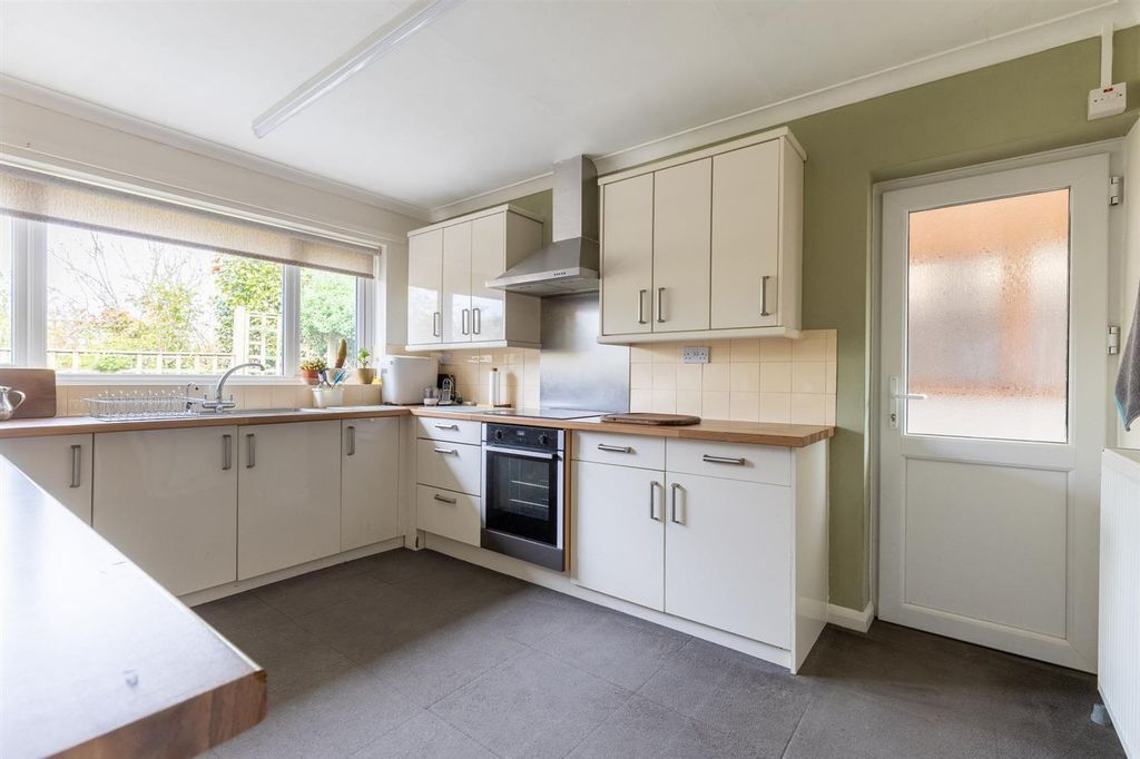 Property photo 3 of 14 6Windmilldrive-7.Jpg