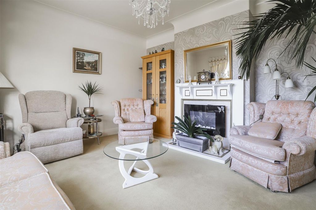 Property photo 3 of 39