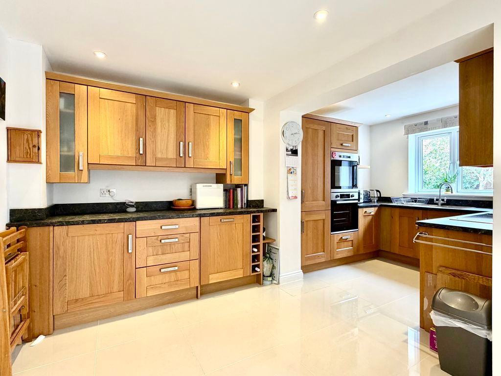 Property photo 2 of 20 Dining Kitchen