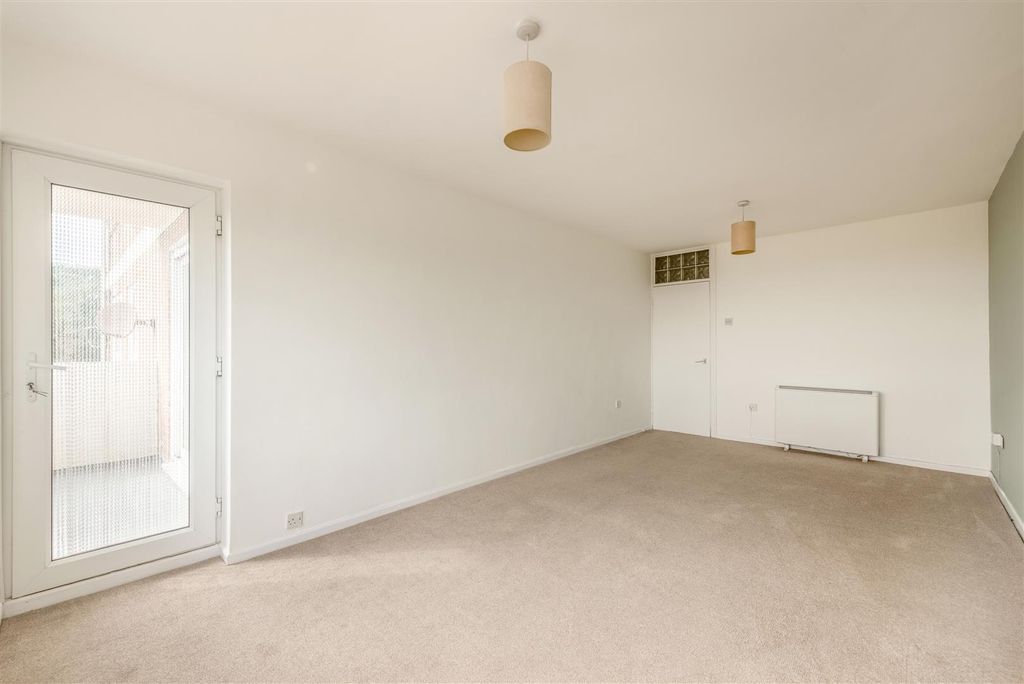 Property photo 3 of 13 34 Greenways-5.Jpg
