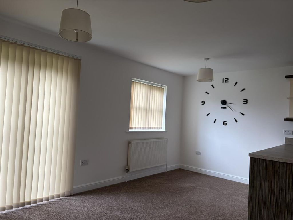 Property photo 3 of 6 Living Room