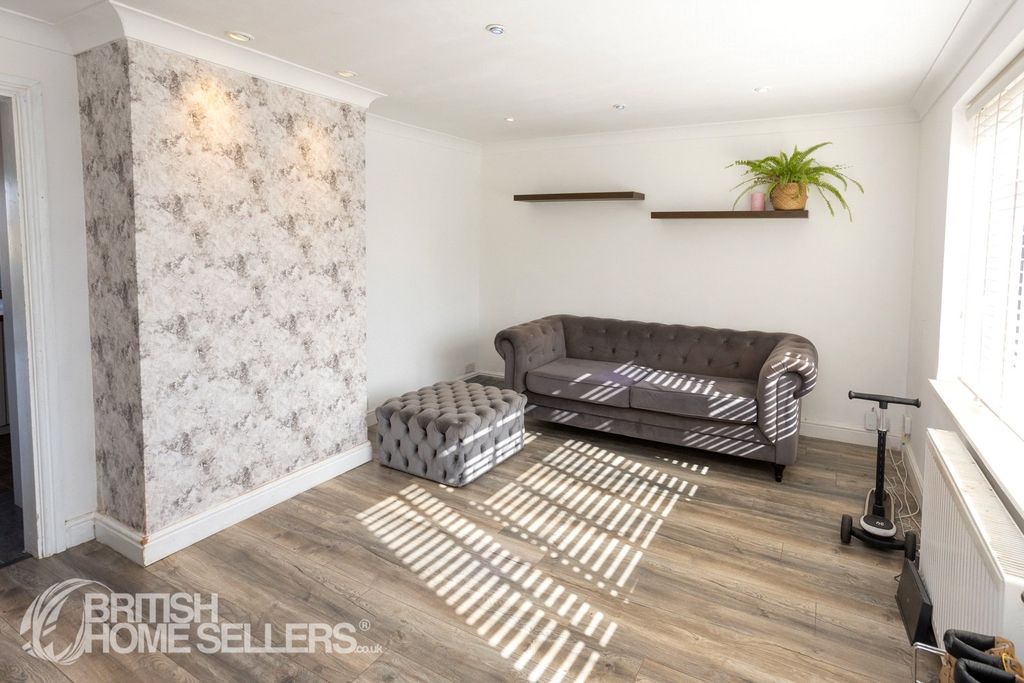 Property photo 3 of 33 Picture No. 42