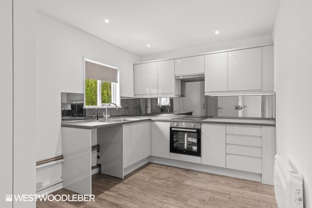 Property photo 2 of 11 Highstreet_1