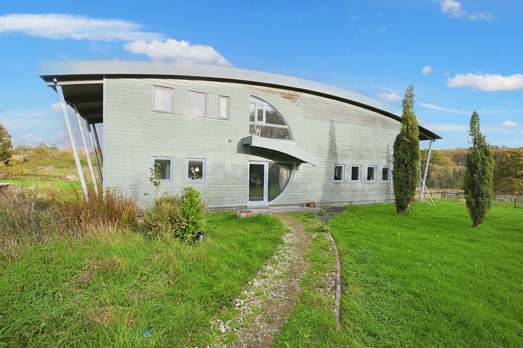 Property photo 1 of 9