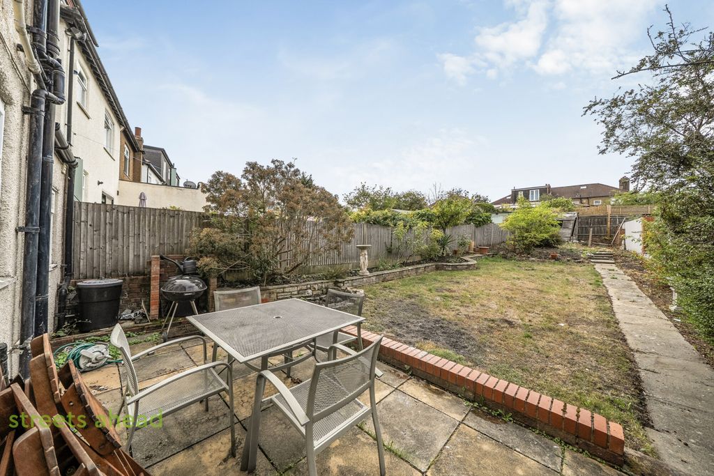 Property photo 3 of 19 d7760c82-Ec42-498...