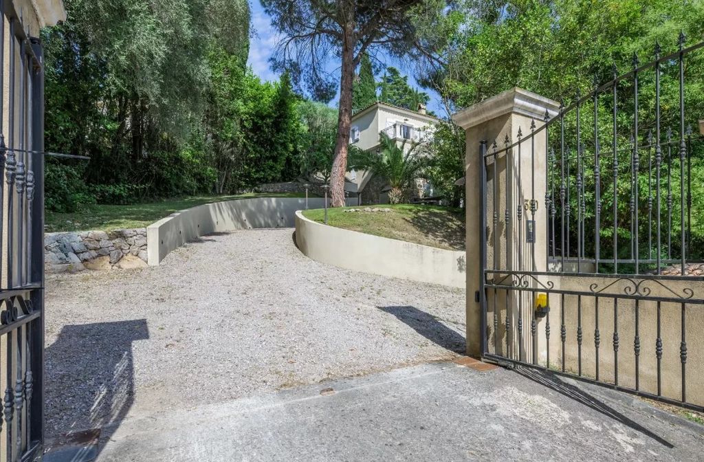 Property photo 1 of 32