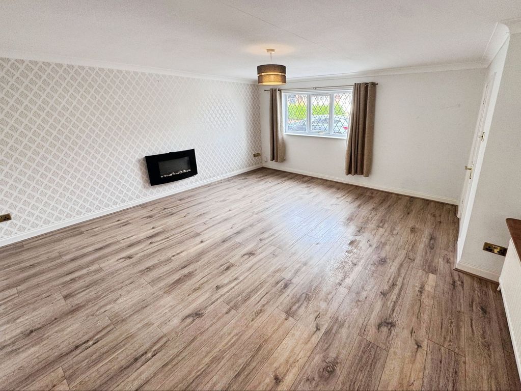 Property photo 3 of 14 Living Room