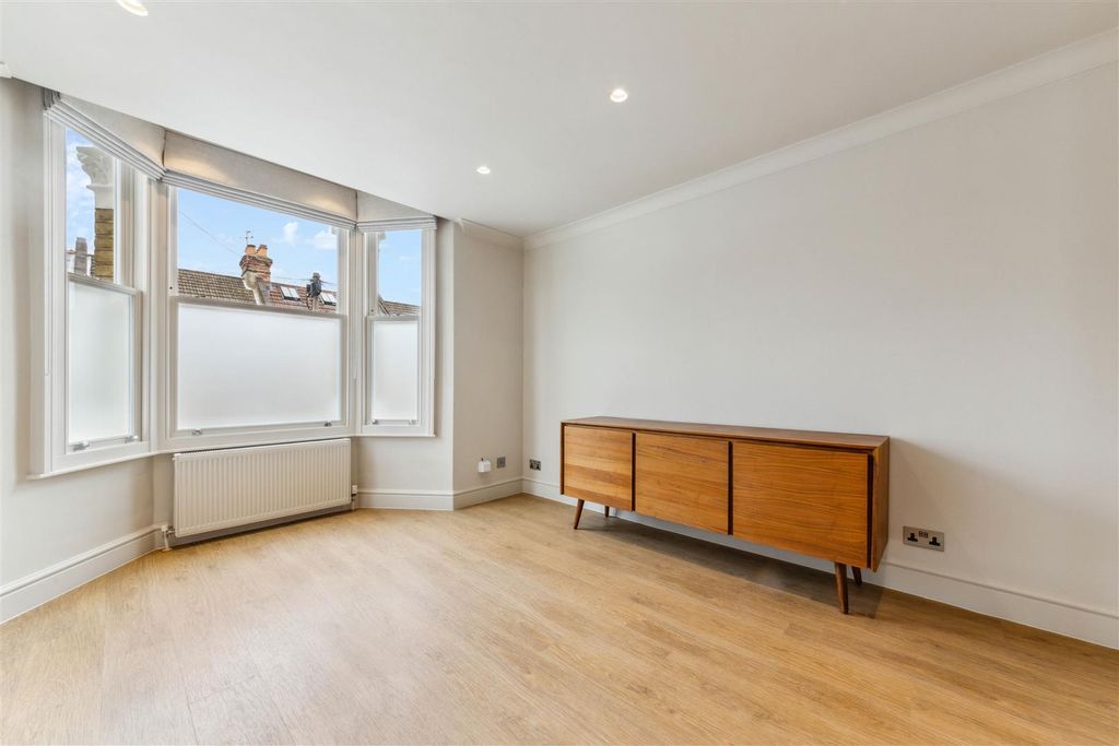 Property photo 2 of 8 8.Jpg