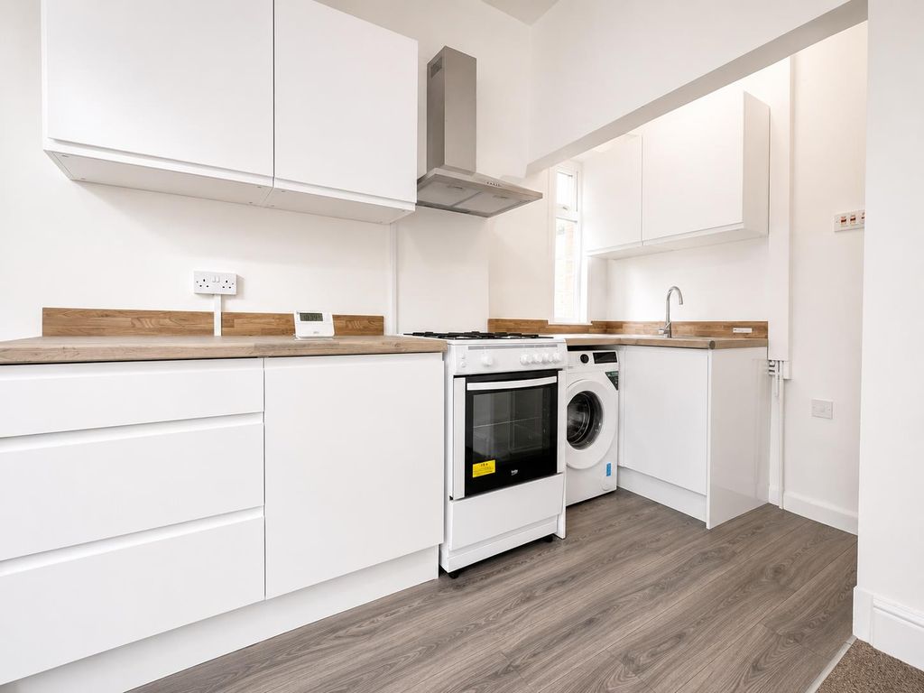 Property photo 3 of 8 Kitchen