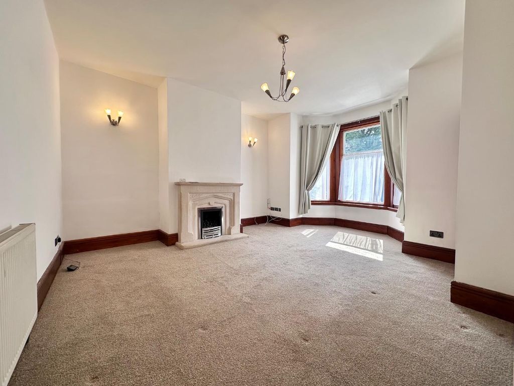 Property photo 2 of 13 Lounge