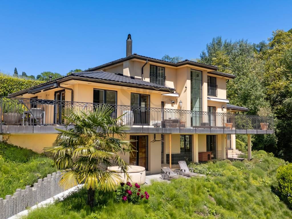 Property photo 1 of 3