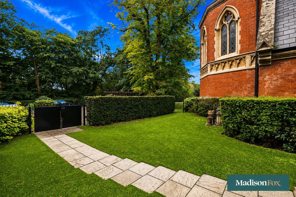 Property photo 2 of 27 Picture No. 33