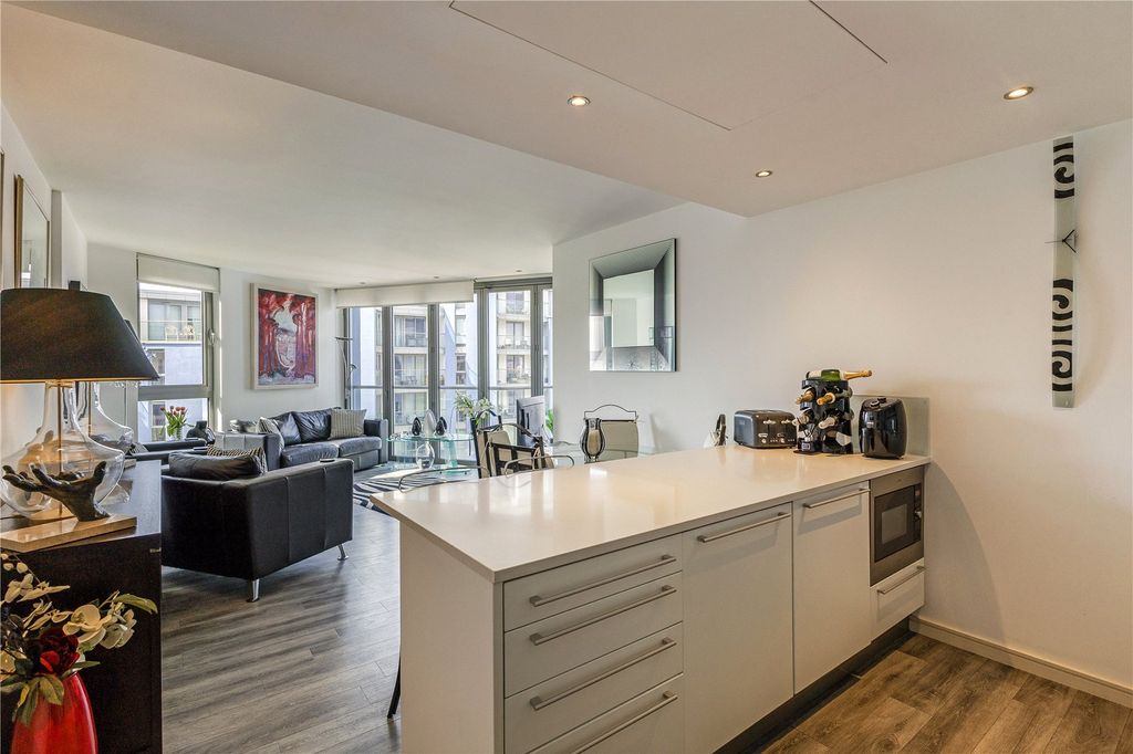 Property photo 2 of 19 Kitchen