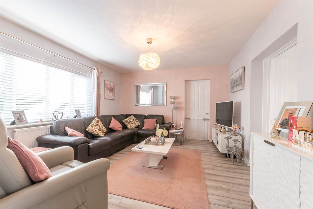 Property photo 2 of 25 Lounge