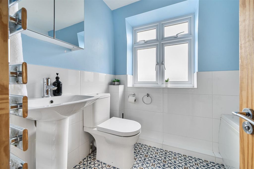 Property photo 3 of 16 Bathroom