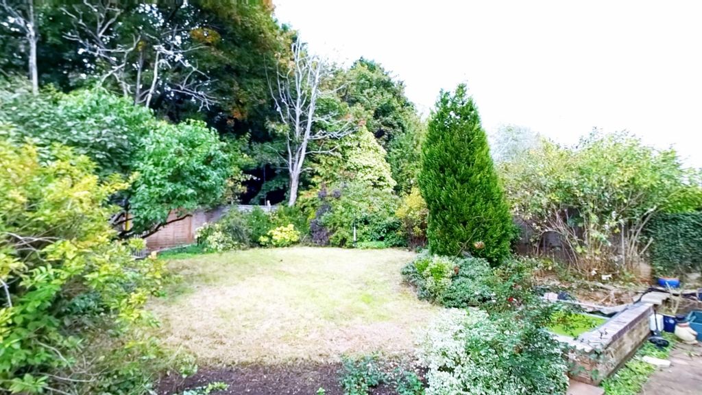 Property photo 3 of 20 Garden