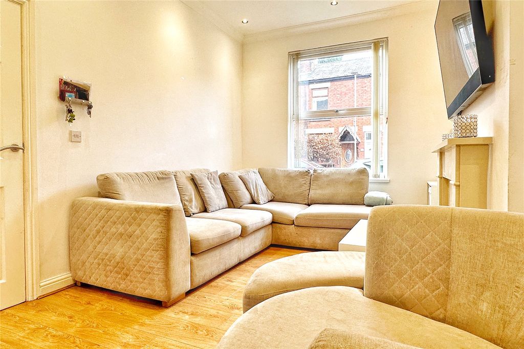 Property photo 2 of 22 Living Room