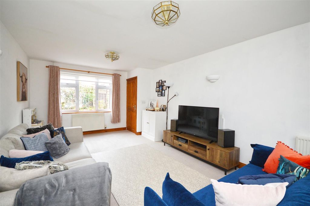 Property photo 2 of 30 Sitting Room