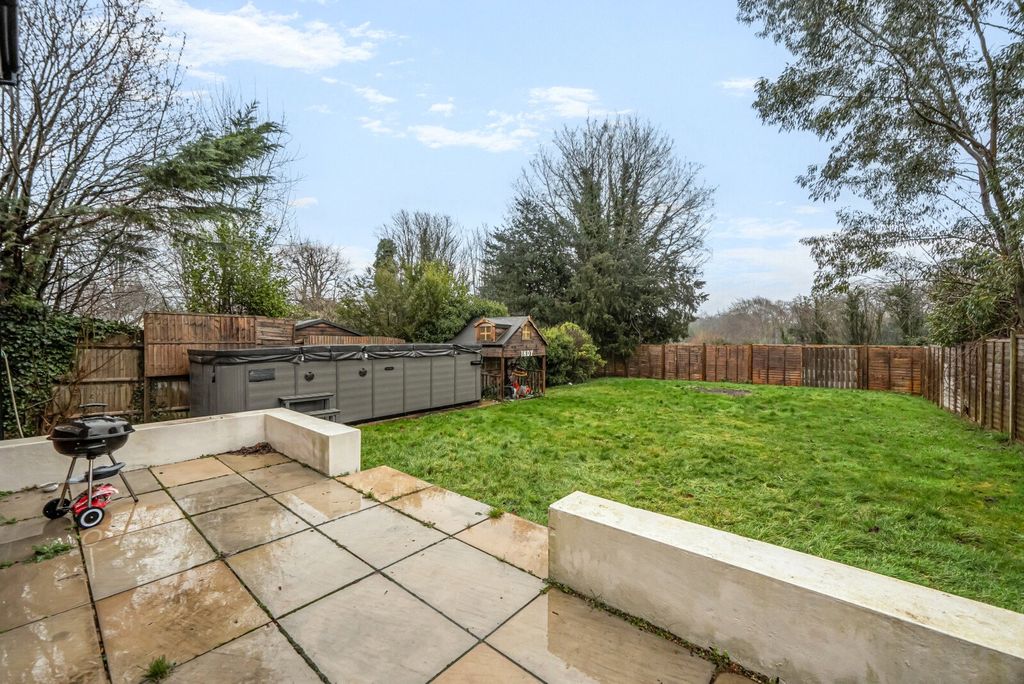 Property photo 2 of 14 Garden