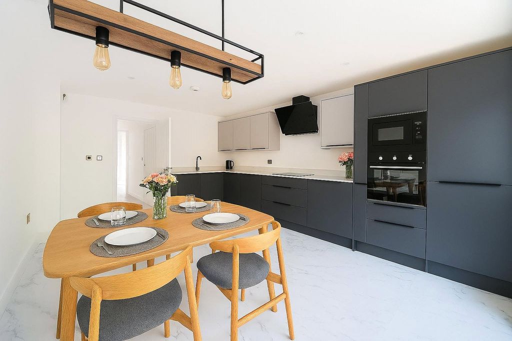 Property photo 2 of 11 Picture No. 17