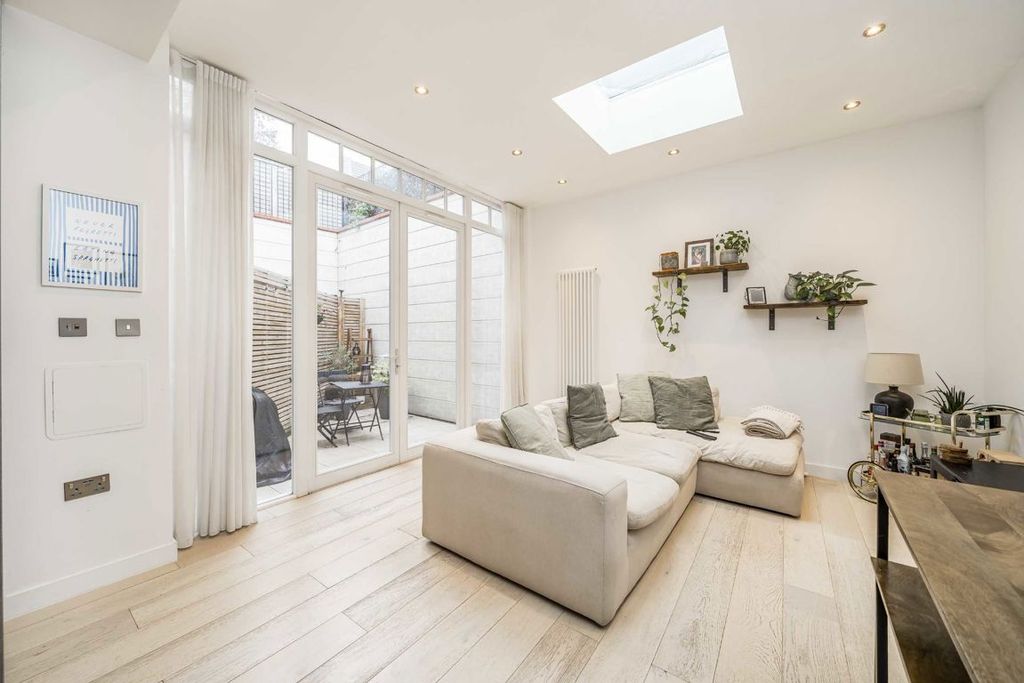 Property photo 2 of 6