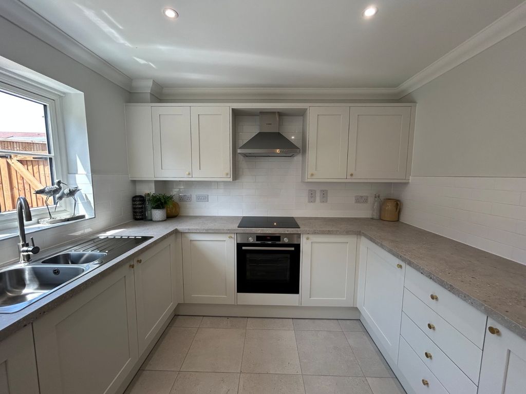 Property photo 2 of 15 Kitchen