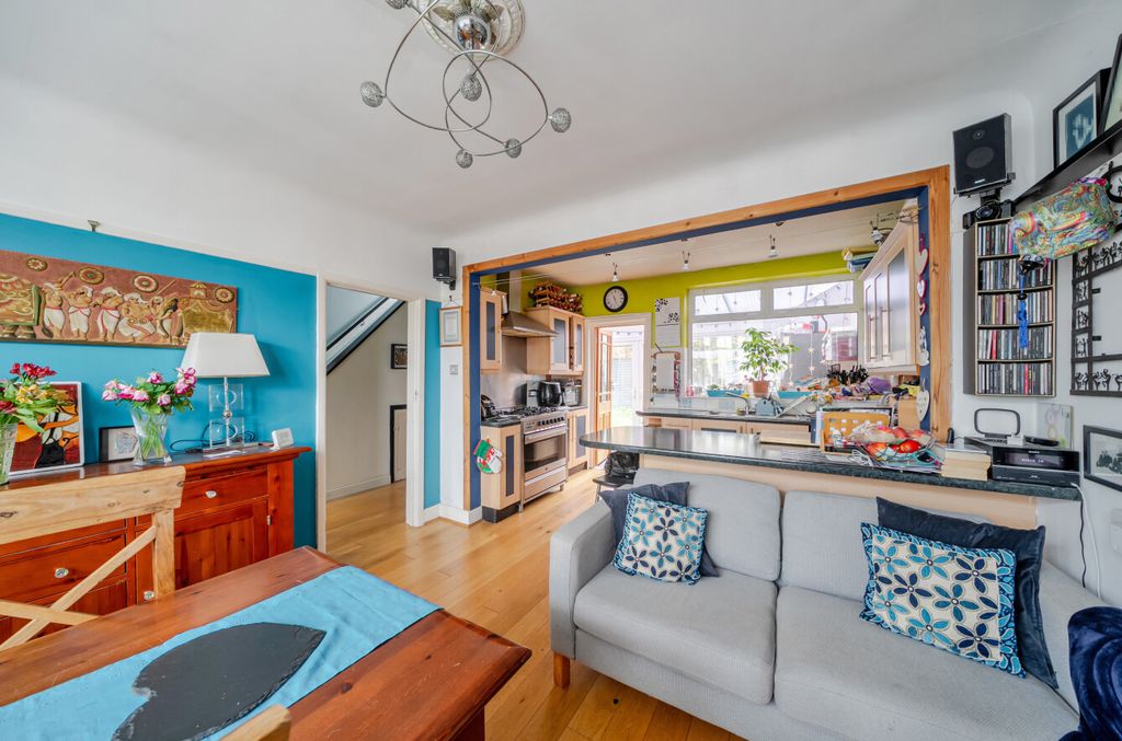 Property photo 3 of 12 1380174-7-6911d76...