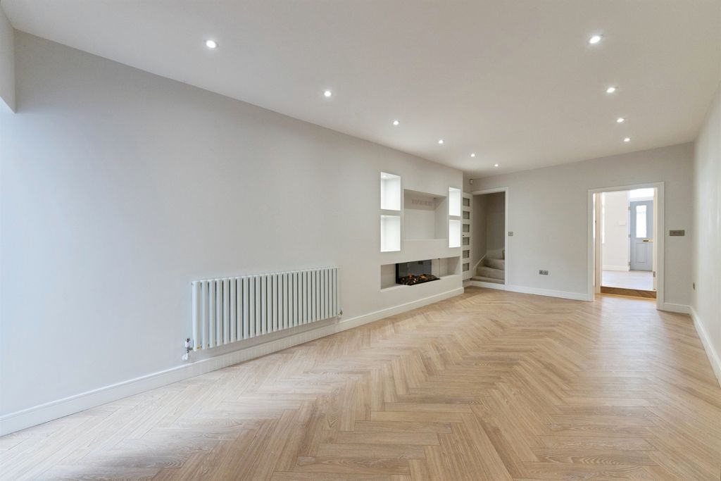 Property photo 2 of 38