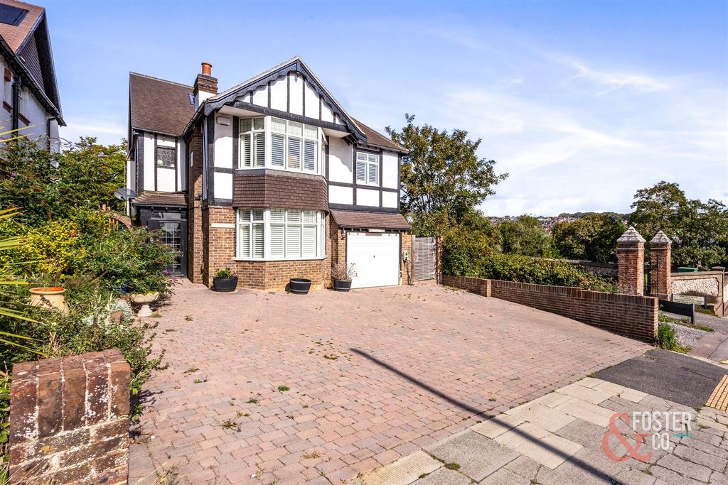Property photo 1 of 29 Woodland Drive, Ridgeways-024.Jpg