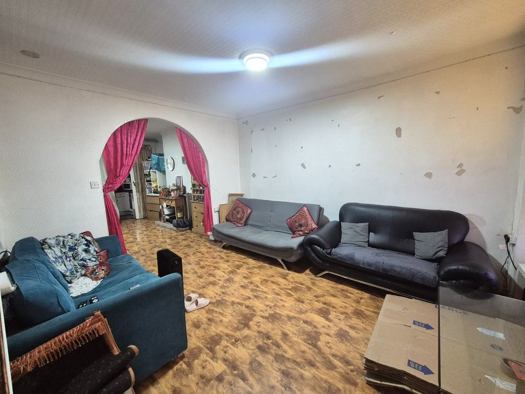 Property photo 2 of 9