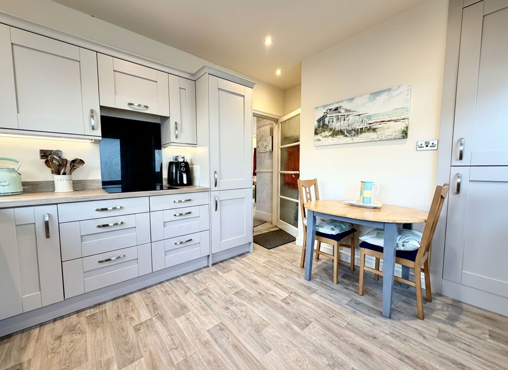 Property photo 2 of 16 Dining Kitchen