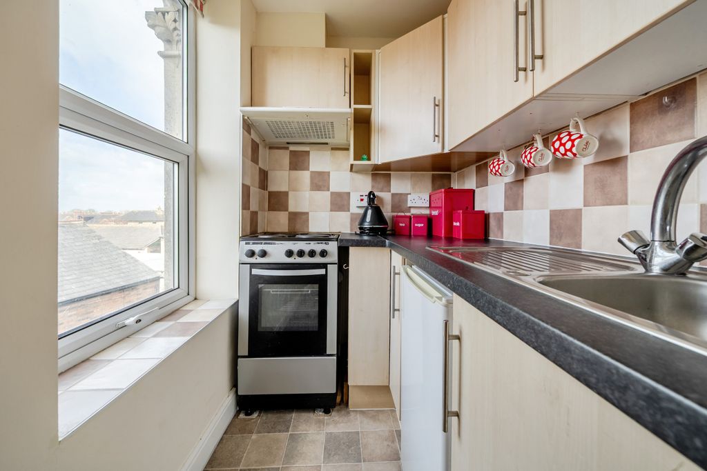 Property photo 3 of 14 Kitchen