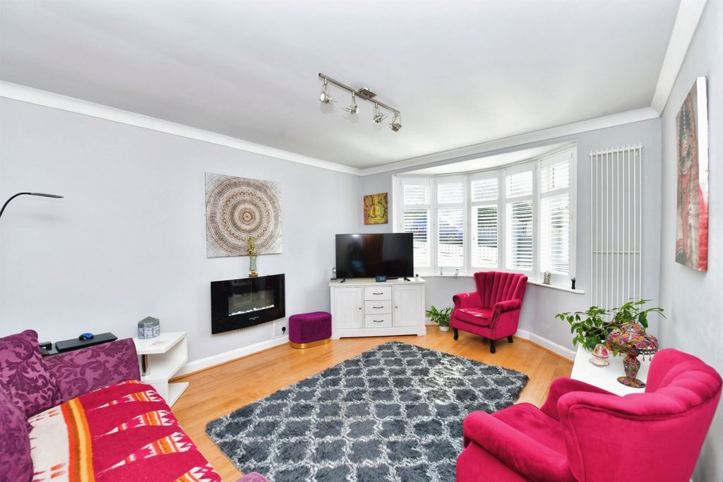 Property photo 2 of 17