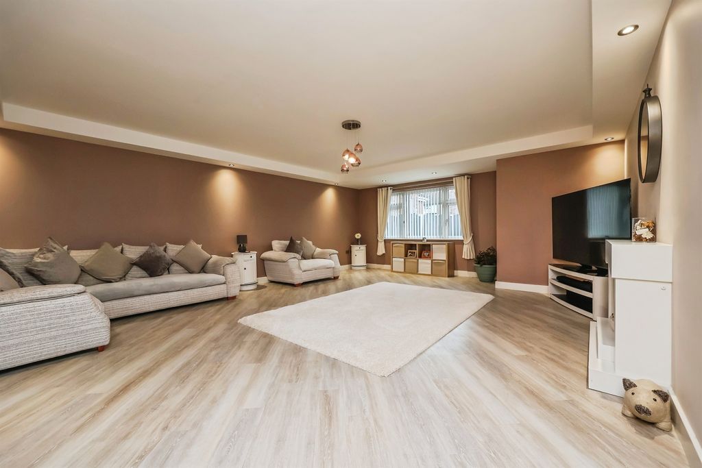 Property photo 3 of 26