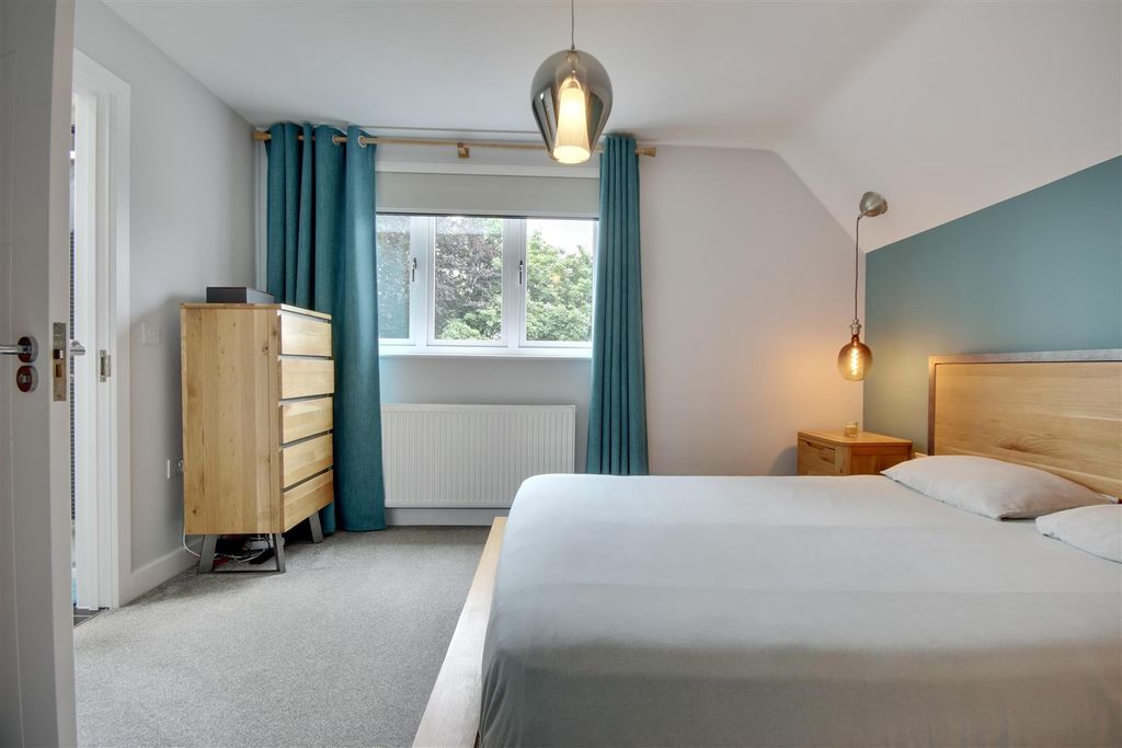 Property photo 3 of 19 138F8912-85CE-4C3E-Bdaf-843054Ea344C_1_201_A.Jpeg