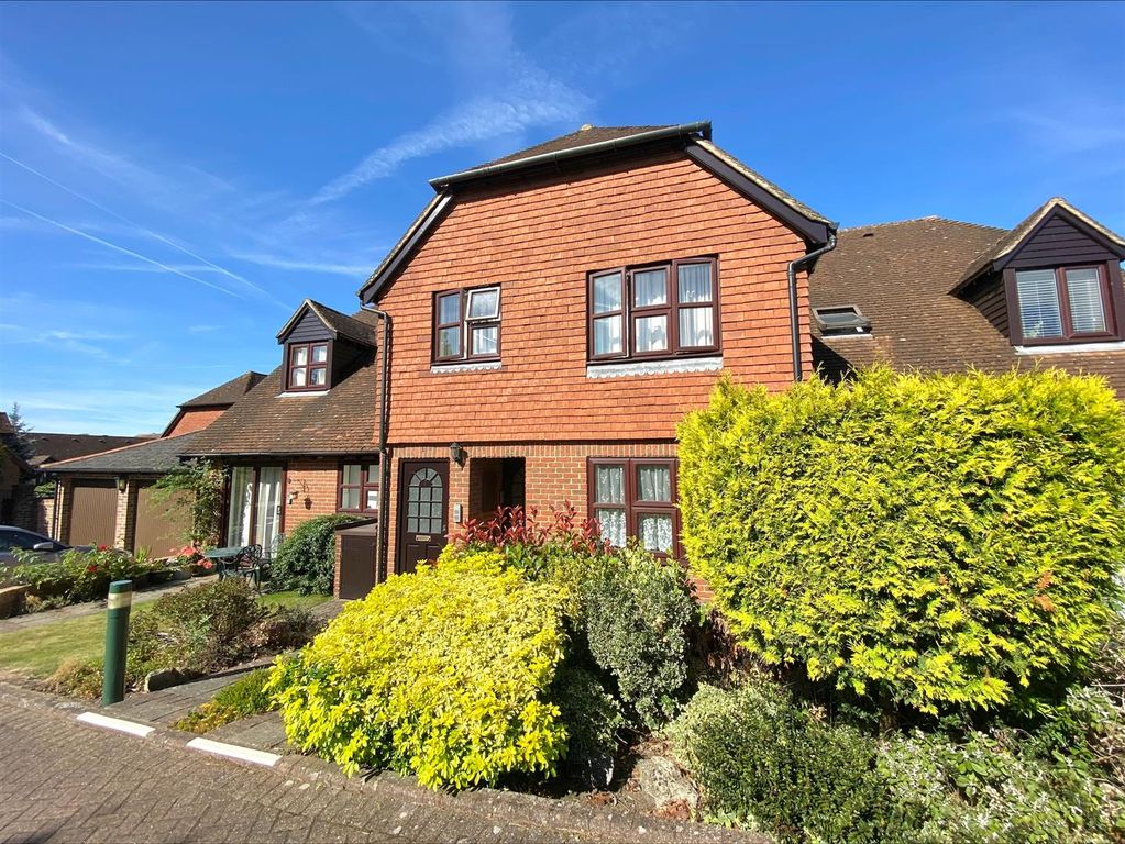 Property photo 1 of 11 Front