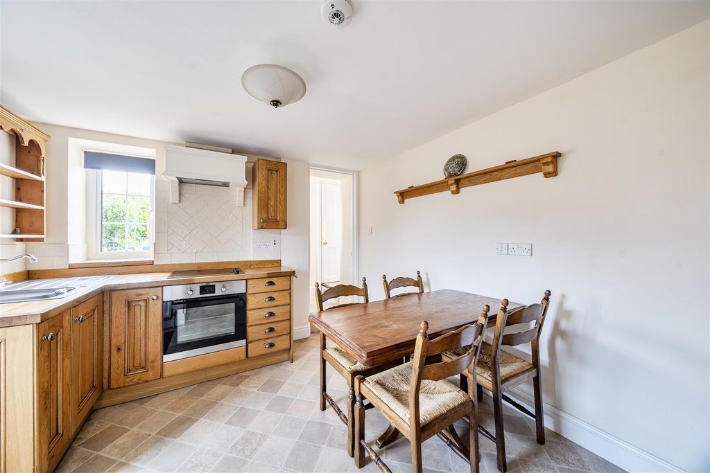 Property photo 3 of 15 Kitchen Diner