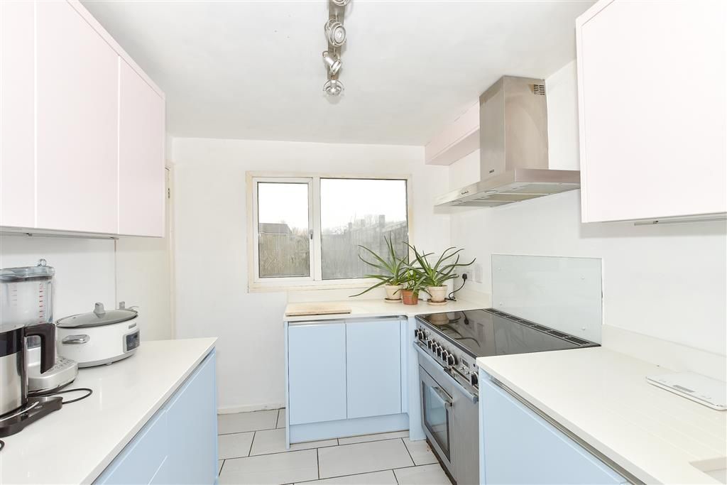 Property photo 3 of 9 Kitchen