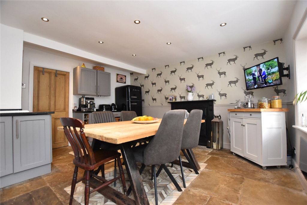 Property photo 3 of 14 Picture No. 24