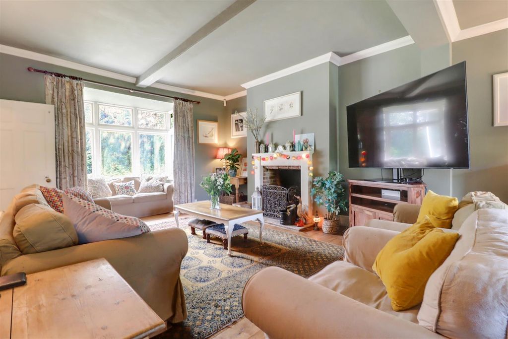 Property photo 2 of 35 Lounge