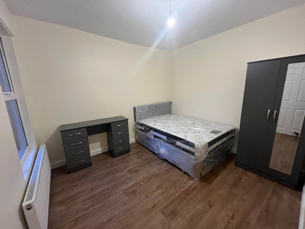 Property photo 1 of 9 2