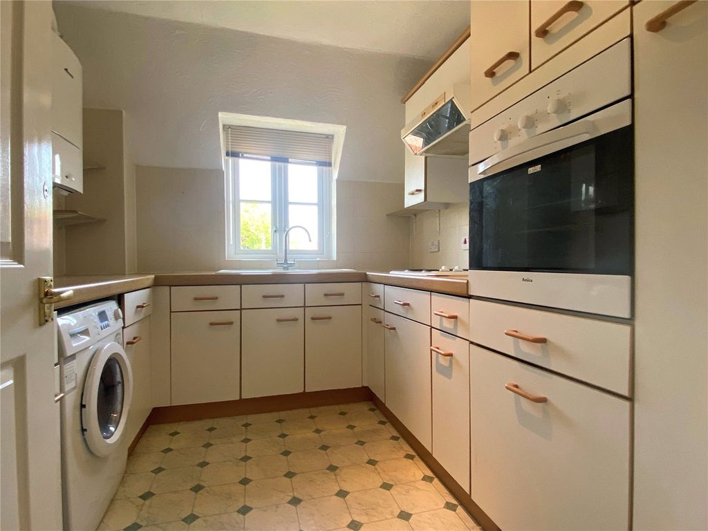 Property photo 3 of 7 Kitchen