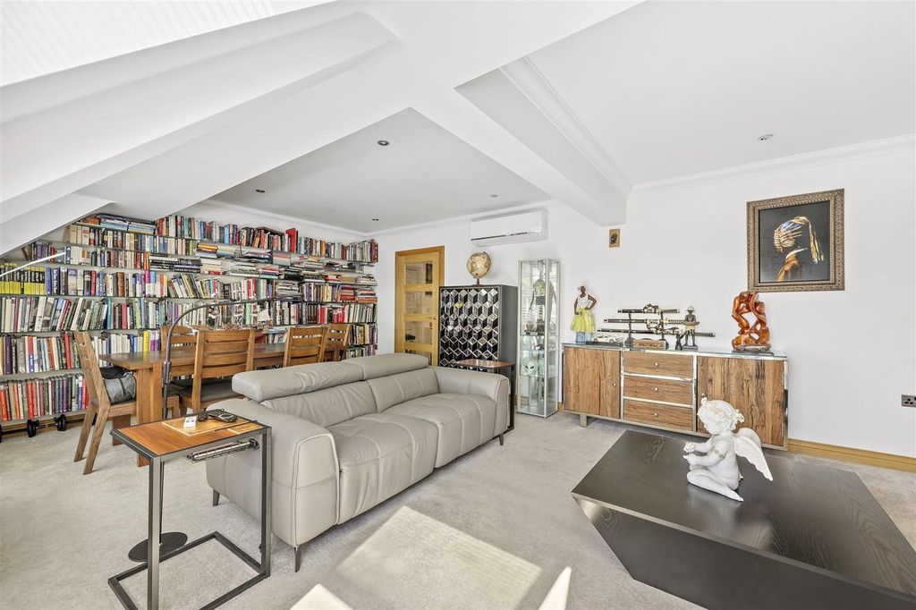 Additional image 5 of 3 bed flat for saleCrows Road, Epping CM16