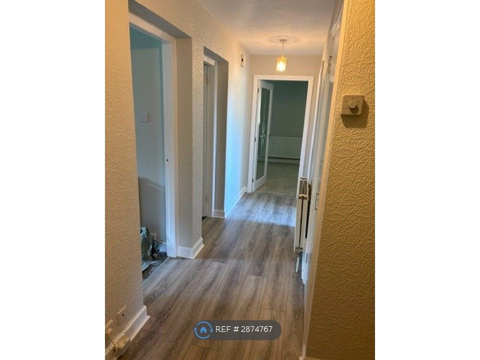 Property photo 2 of 17 Hallway