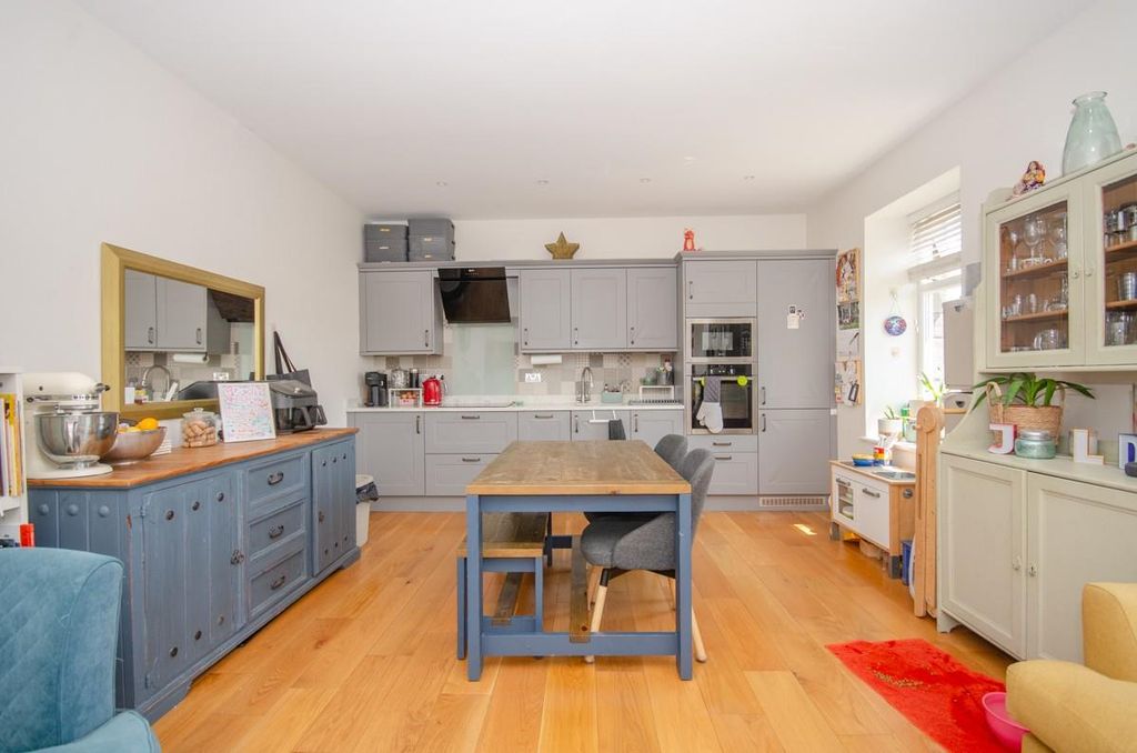 Property photo 3 of 21 Kitchen.Jpg