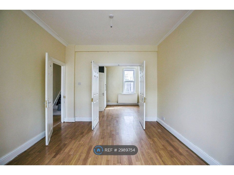 Property photo 2 of 14 Lounge 1