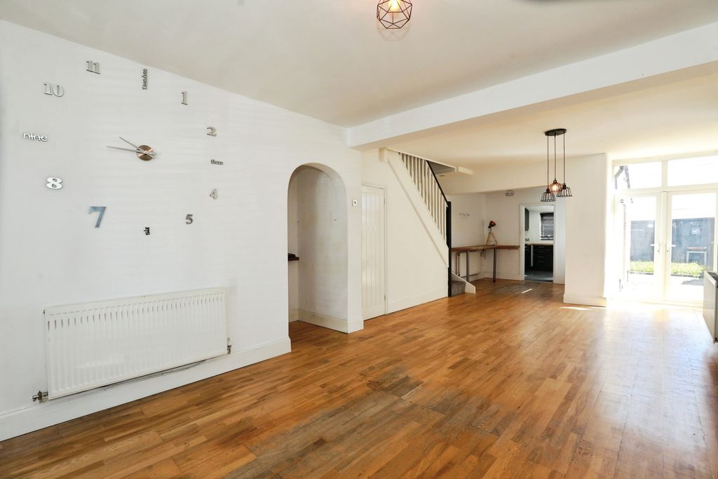 Property photo 3 of 13 Pbox-Img.Jpg