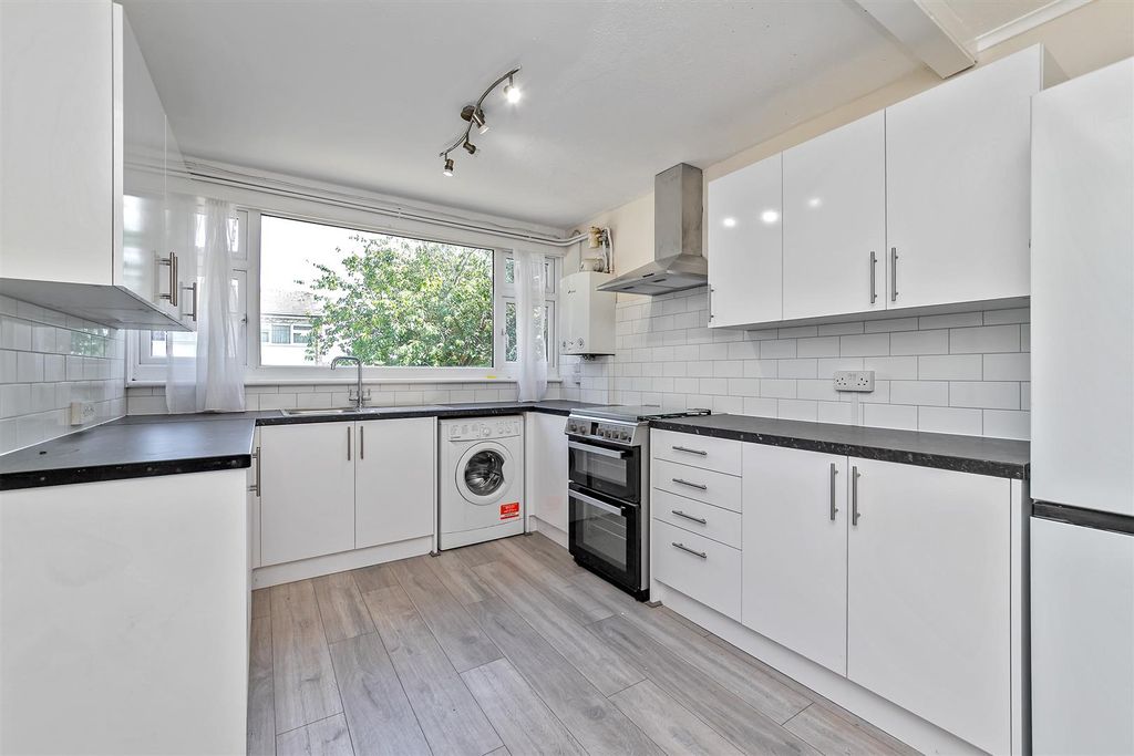 Property photo 2 of 18 14Mendipclose-12.Jpg