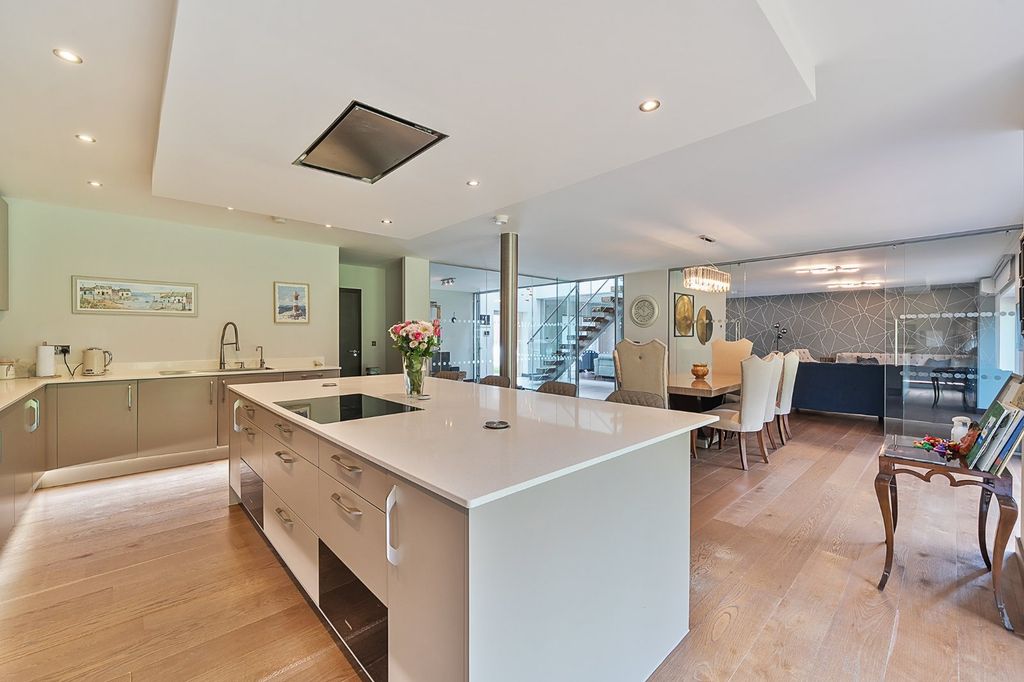 Property photo 1 of 13 Picture No. 04