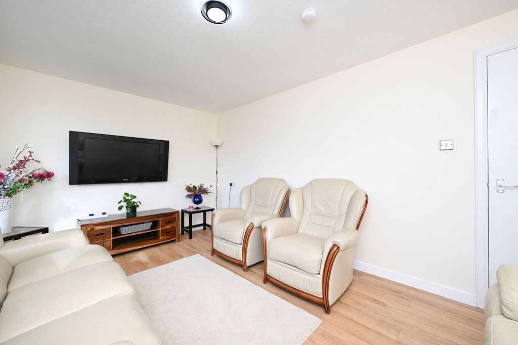 Property photo 3 of 26